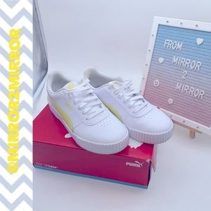 Puma’s with a yellow stripe on the side size 9